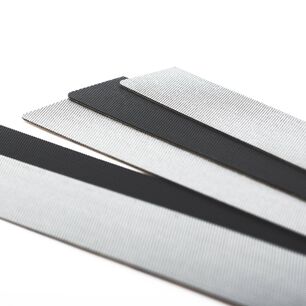 Piezas de plástico cortadas con precisión por láser para aplicaciones industriales mediante una máquina de corte láser CO₂ de eurolaser