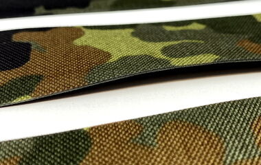 Thumbnail zum Video über den Lasertest von PALStex Laminatgewebe auf Cordura Basis von DELCOTEX mit präzisen und verschweißten Schnittkanten