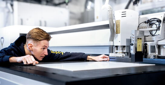 Visual representing eurolaser’s performance – modular CO₂ laser machines since 1994 for precise, efficient and future-proof processing of non-metal materials, Made in Germany