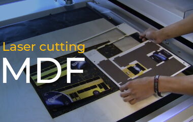 Thumbnail zum Video über das Laserschneiden von bedrucktem MDF mit Kamerasystem und Shuttle Tables System auf CO₂-Laserschneidmaschinen von eurolaser