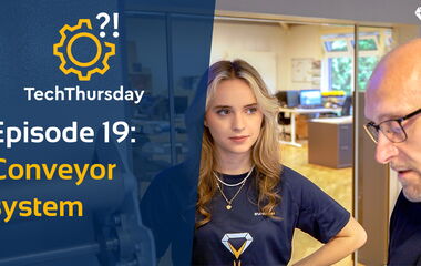 Thumbnail zum Video TechThursday #19 über das Conveyor System mit Feeding Unit und Table Extension für automatisierten Materialvorschub auf einer eurolaser Laserschneidmaschine