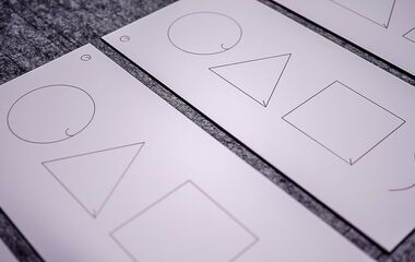 Thumbnail zum Video zum Laserschneiden von Oppboga Resilient™ Karton im Lasertest auf einer CO₂-Laserschneidmaschine von eurolaser