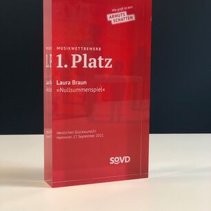 Trofeo de vidrio acrílico con impresión a color, fabricado con un sistema eurolaser