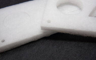 Thumbnail zum Video zum Laserschneiden von Filtermaterialien zur Luftfiltration im Lasertest auf einer CO₂-Laserschneidmaschine von eurolaser