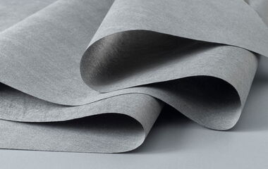 Thumbnail zum Video über das Laserschneiden von Evolon® Mikrofilament-Textil von Freudenberg mit präzisen und fransenfreien Schnittkanten