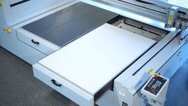 Vorschaubild zum Video über das Twin Table System von eurolaser mit geteiltem Arbeitstisch, parallelen Arbeitsabläufen und permanentem Vakuum