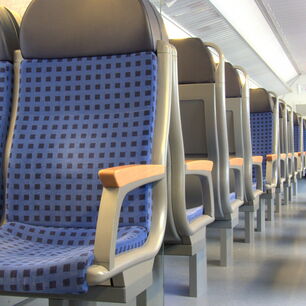 Präzise lasergeschnittene Sitzbezüge und Sitzkomponenten für Busse und Bahnen im öffentlichen Personennahverkehr