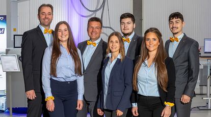 Group photo of the new eurolaser management team with Laura Capone, Melanie Schreiner, Thorsten Brandt and shareholders Matthias Kluczinski, Kim Dittmer, Nic and Tommi Lee Kluczinski – taken at the official handover by Matthias Kluczinski after 30 years