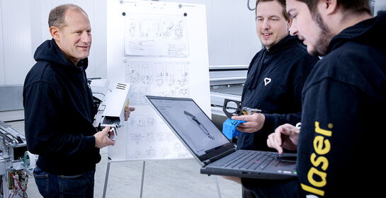 Job als Entwickler Elektrotechnik bei eurolaser in Lüneburg – Entwicklung und Optimierung von Elektronik und Steuerungen für CO₂-Laserschneidmaschinen