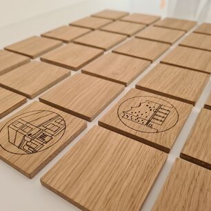 Juego de memoria hecho de madera con diseños de Hamburgo grabados con láser, producido con un sistema eurolaser