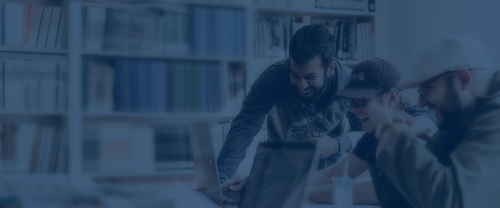 Headerbild zu Karrierechancen bei eurolaser in Lüneburg: Jobs, Ausbildungsplätze und duale Studiengänge in moderner Arbeitsumgebung