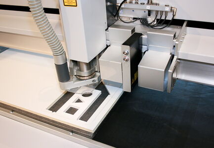 Polystyrolplatte kontaktfrei laserschneiden: präzise Bearbeitung mit CO₂-Laserschneidmaschinen von eurolaser ohne mechanische Belastung des Materials