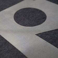 Resultado preciso del corte láser en PPS 0113 – tejido técnico de polisulfuro de fenileno – realizado con una máquina láser CO₂ de eurolaser