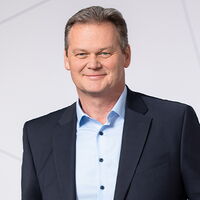 Porträt von Peter Kratky, Geschäftsführer von Trotec Laser – Experte für Lasergravur- und Markiertechnologien