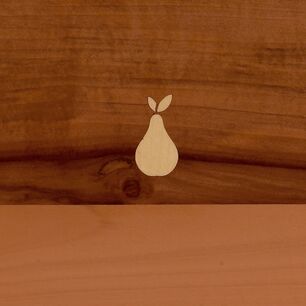 Motif de poire finement gravé au laser en incrustation dans le placage bois d'une porte de la collection verger de GRAUTHOFF Türengruppe GmbH