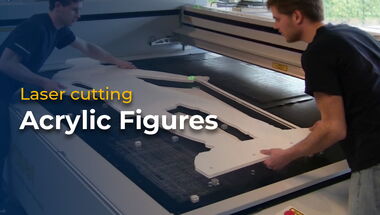Thumbnail zum Video über Laserschneiden von Acryl im Großformat – CO₂-Laserschneidmaschinen für großformatige Acrylplatten mit glasklaren Schnittkanten