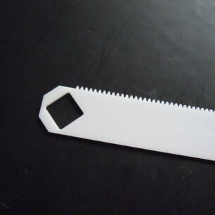 Vista detallada de un componente técnico cortado con precisión con una máquina láser de corte CO₂ de eurolaser