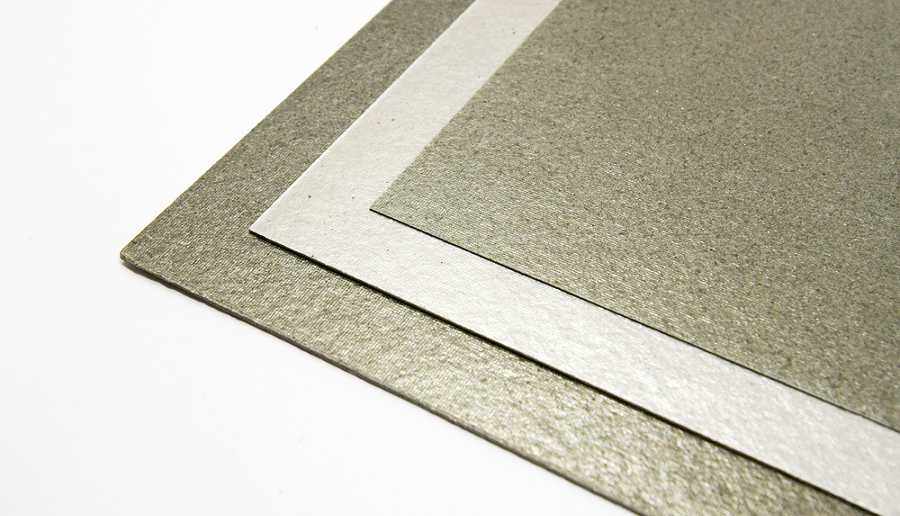 Corte láser de placas de mica sintética micanita en una prueba láser – procesamiento preciso con una máquina láser de corte CO₂ de eurolaser