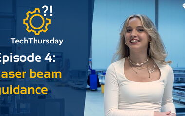 Thumbnail zum Video zeigt die Laserquelle und die Führung des Laserstrahls in einer eurolaser Laserschneidmaschine