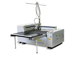 Folyolar için M-800 lazer kesim sistemi